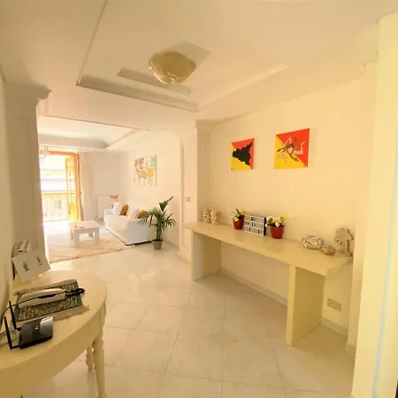 Made In Sicilia -in Centro, Aria Condizionata E No Ztl- City Centre, Aircon And No Ltz * Castellammare del Golfo