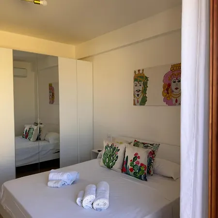 Made In Sicilia -in Centro, Aria Condizionata E No Ztl- Centre, Aircon And No Ltz Apartament